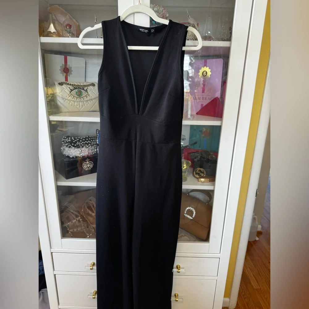 Nasty Gal Black Plunging V-Neck Wide-Leg Jumpsuit - Picture 3 of 7